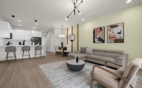 Upstay - Townhouse With Private Pool And Foosball